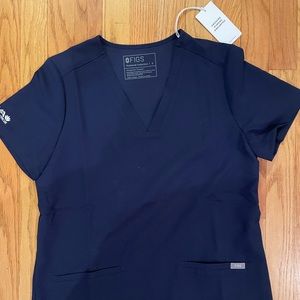 Figs casma three pocket top